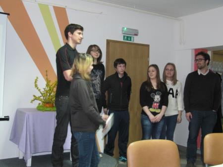 Okrogla miza Otrok v rejništvu = otrok med dvema družinama 23